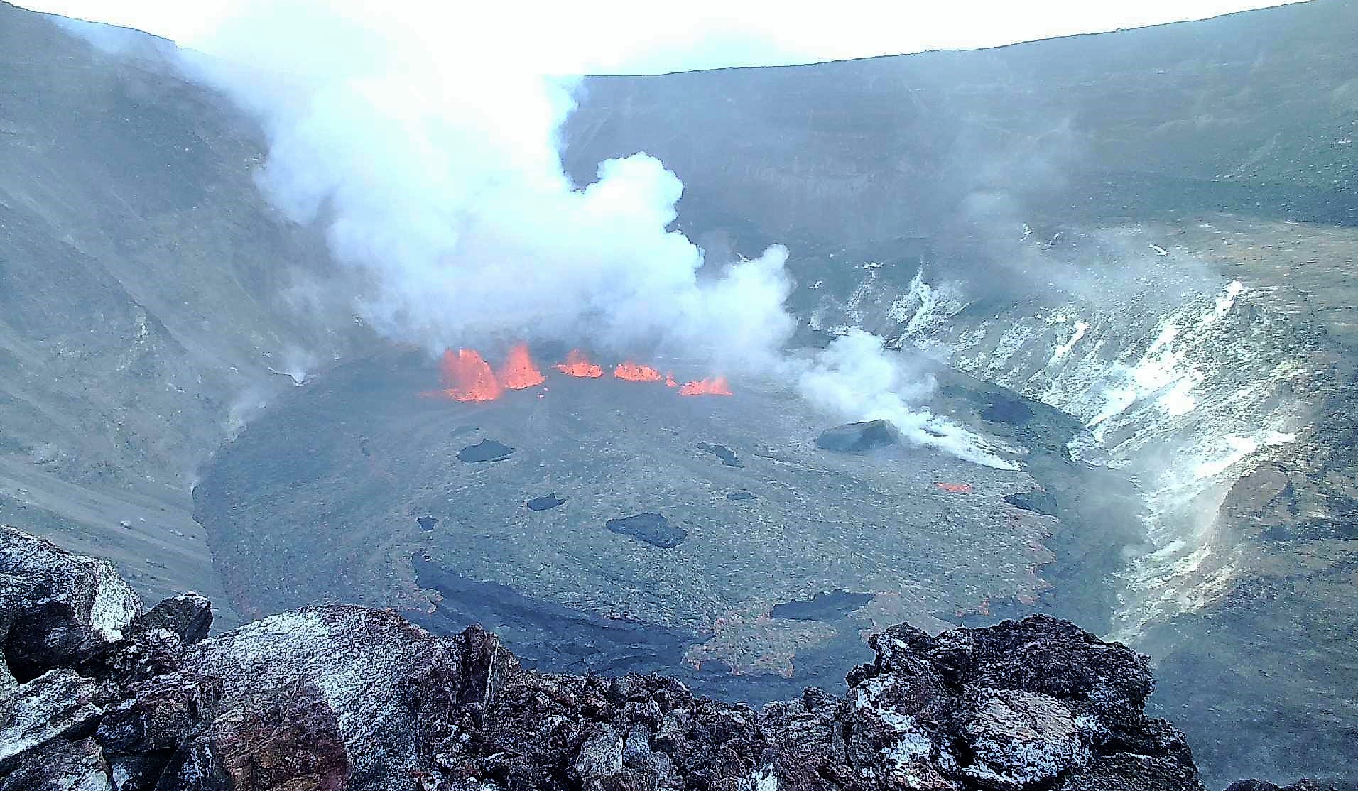 New eruption in Kilauea caldera