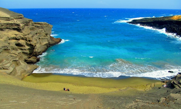 Hawaii teen travel to Papakolea Green Sand Beach