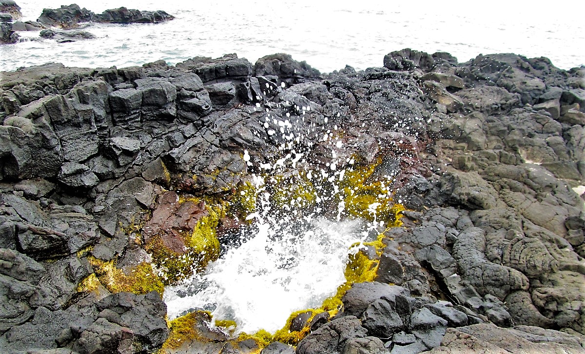 Honomalino Bay lava tube