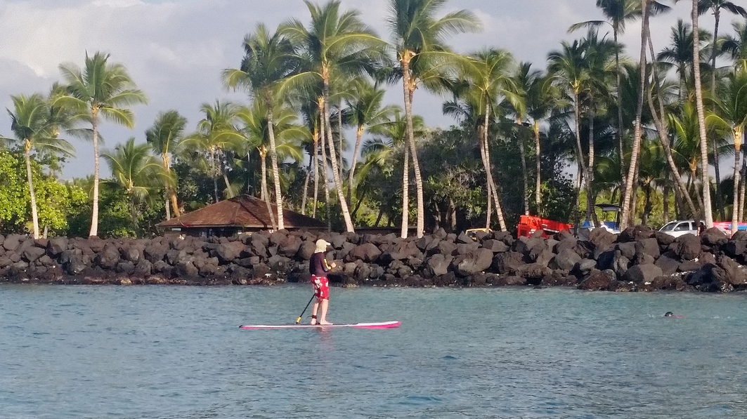 Standup paddle board at Makaiwa Bay