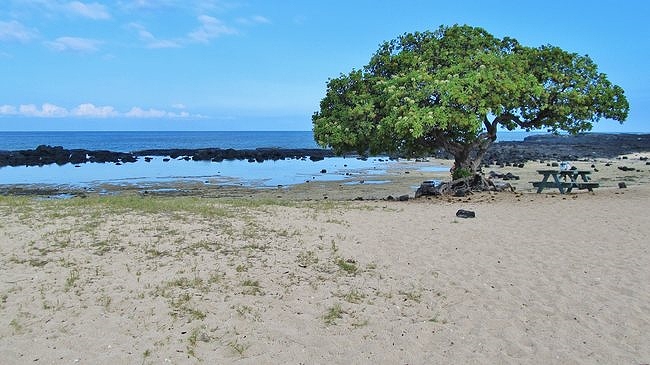 Wawaloli Beach picnic area