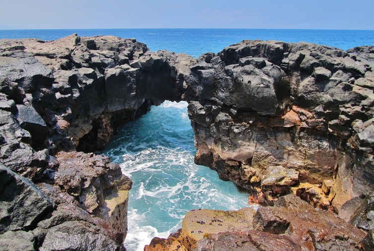 Arch City coastline near Honaunau Bay