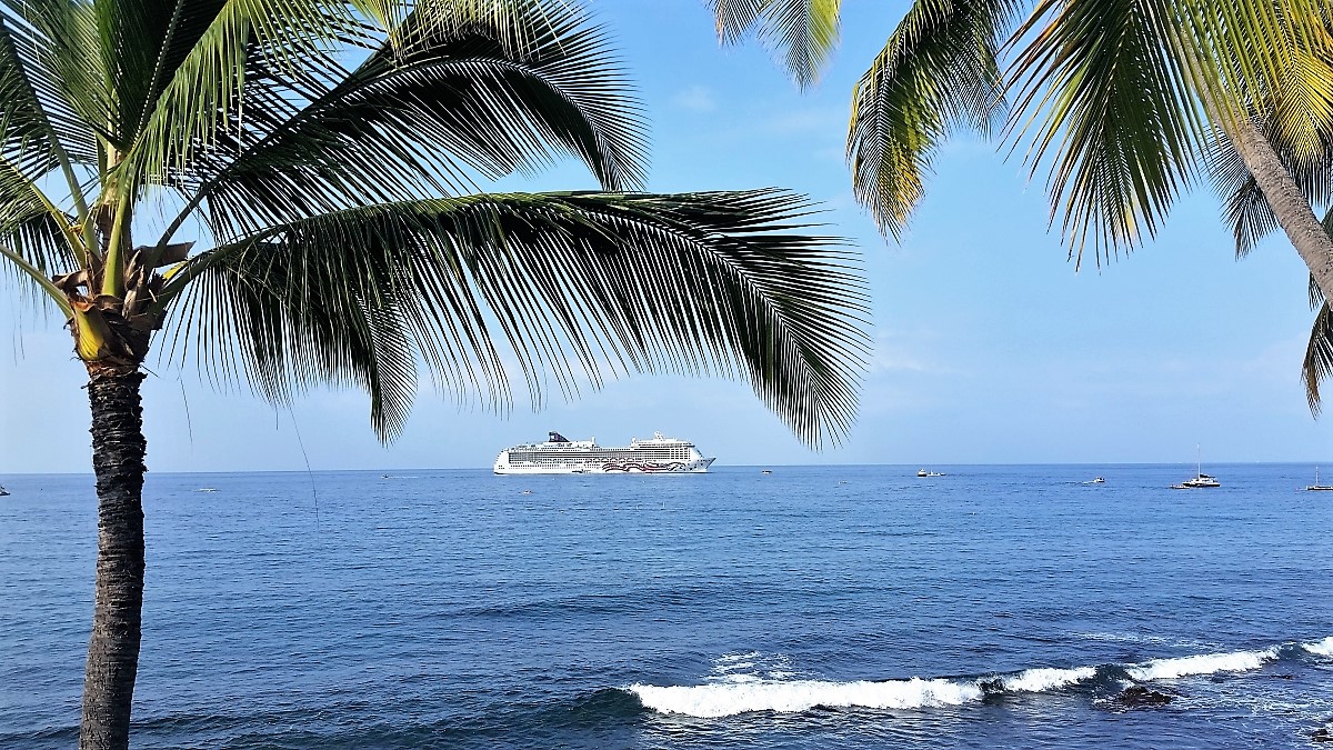 Norwegian Cruise Lines Pride of America at anchor in Kailua Bay