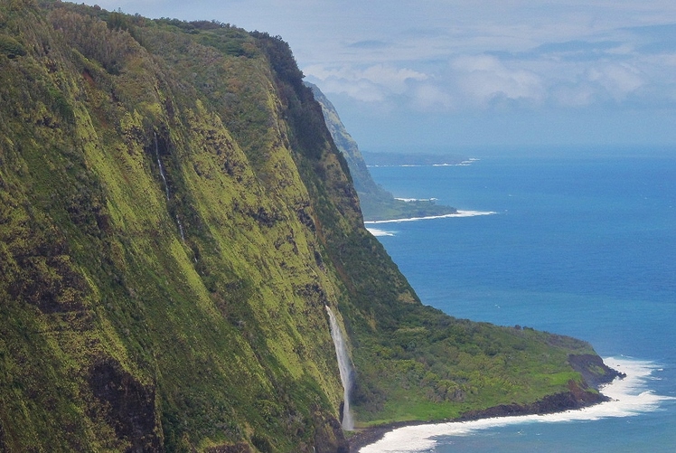 Waipi'o Valley waterfalls