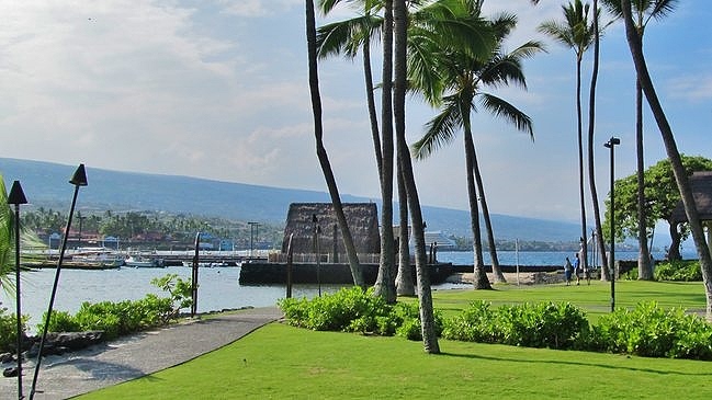 Ahu'ena Heiau at Kamakahonu Bay