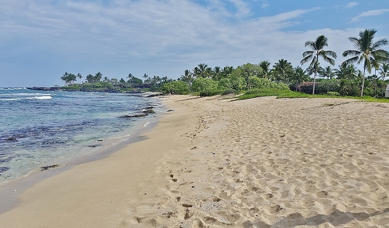 Kuki'o Beach