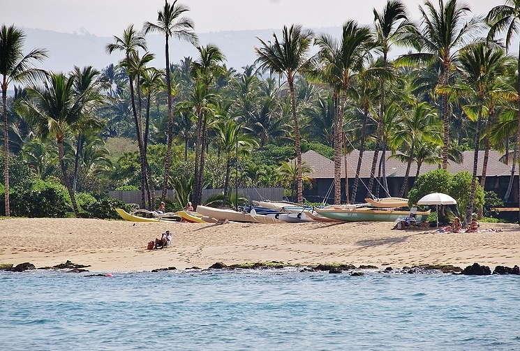 Kuki'o Beach club