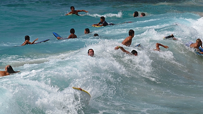 High surf at Magic Sands Beach