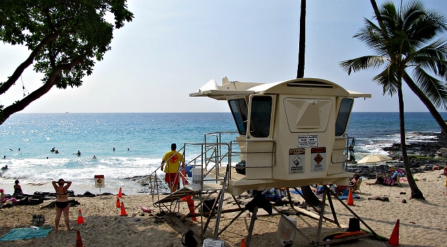 Lifeguard tower at Magic Sands Beach