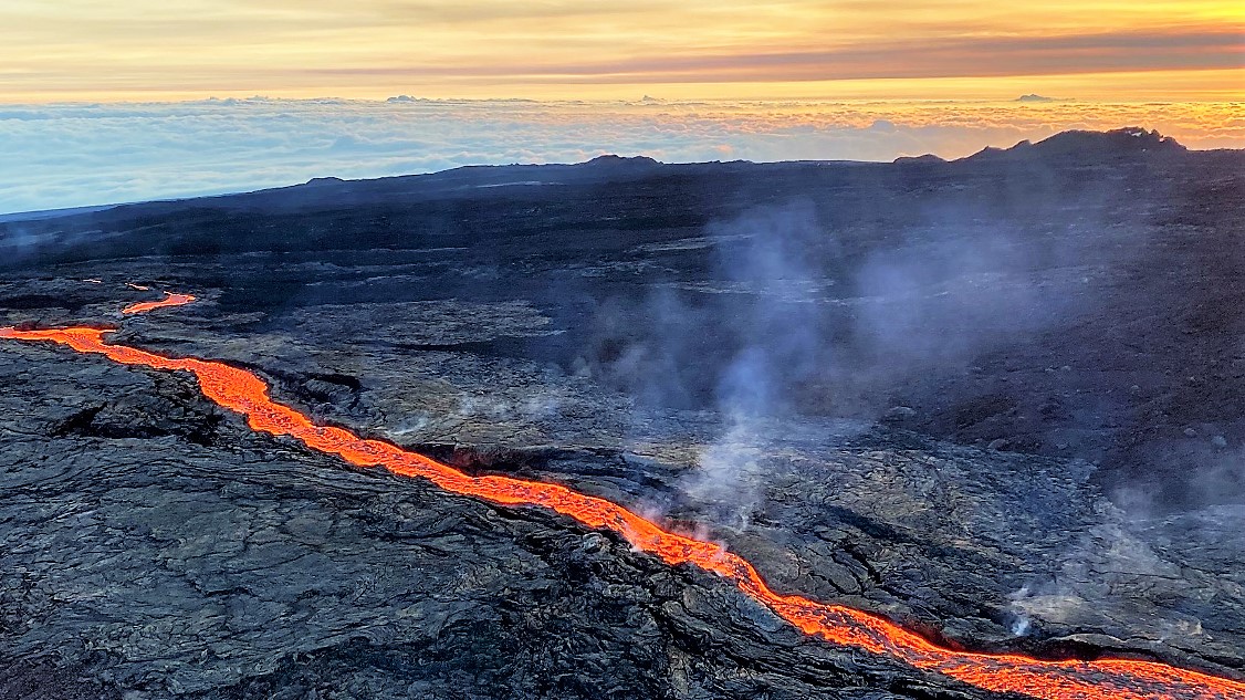 Mauna Loa eruption image from BI Video News