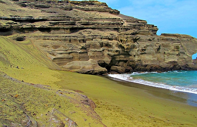 Papakolea Green Sand Beach at Mahana Bay